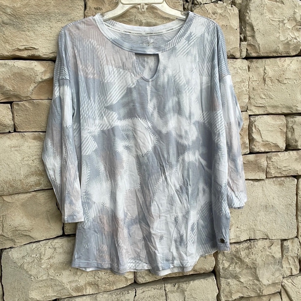 Calvin Klein Performance Stretch 3/4 Sleeves Graphic Tee Keyhole M Gray